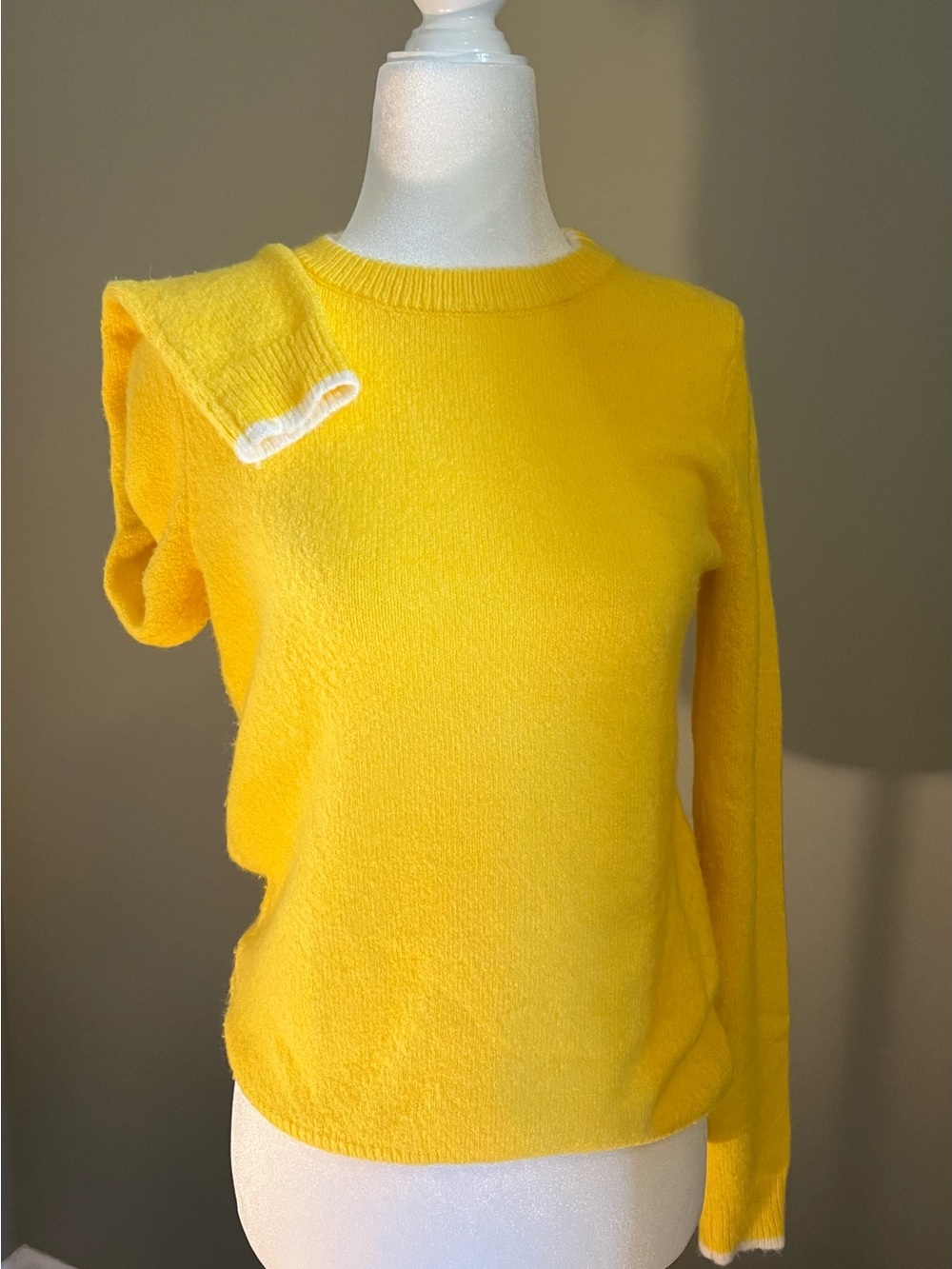 Absolutely Creative‎ Worldwide Sunny Yellow Crewneck Sweater - Picture 4 of 4